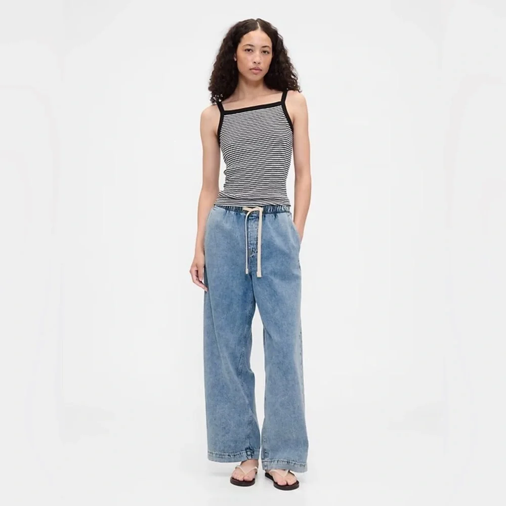NWT! GAP Light Wash High Rise Pull-On Wide-Leg Jeans - Size Small 🩷 #805640 - Picture 2 of 10